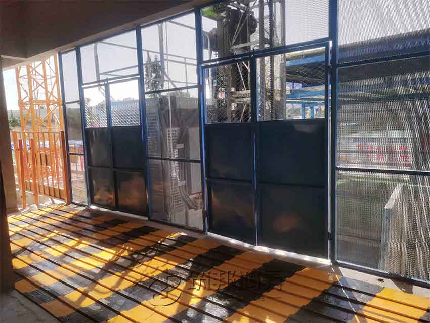 施工电梯楼层防护内侧展示