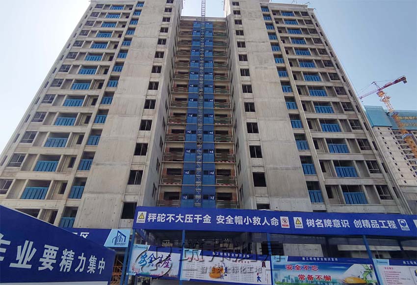 施工电梯防护棚与施工电梯防护门展示