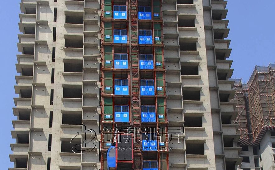 施工电梯楼层防护门案例图